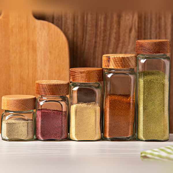 تصویر ادویه پاش‌های مینی چهار گوش درب چوبی در سایزهای مختلف